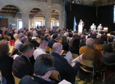 platea di persone durante una conferenza